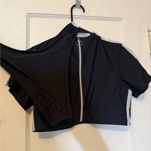 Fashion Nova Black Cropped Zip-Front Athletic Top with Light Gray Trim